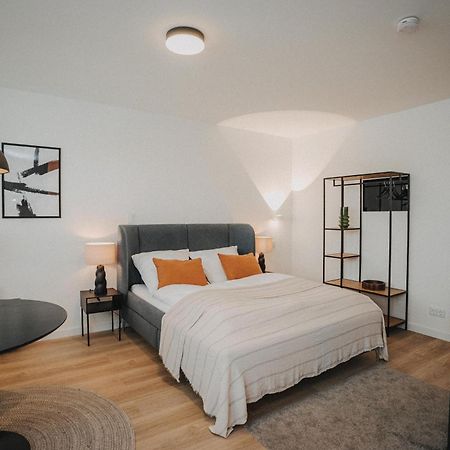 Downtown Apartment Mit Luxusbad Am Hafen Nur 5 Minuten Zu Fuss In Die Innenstadt Und Zum Bahnhof! Oldenburg Dış mekan fotoğraf