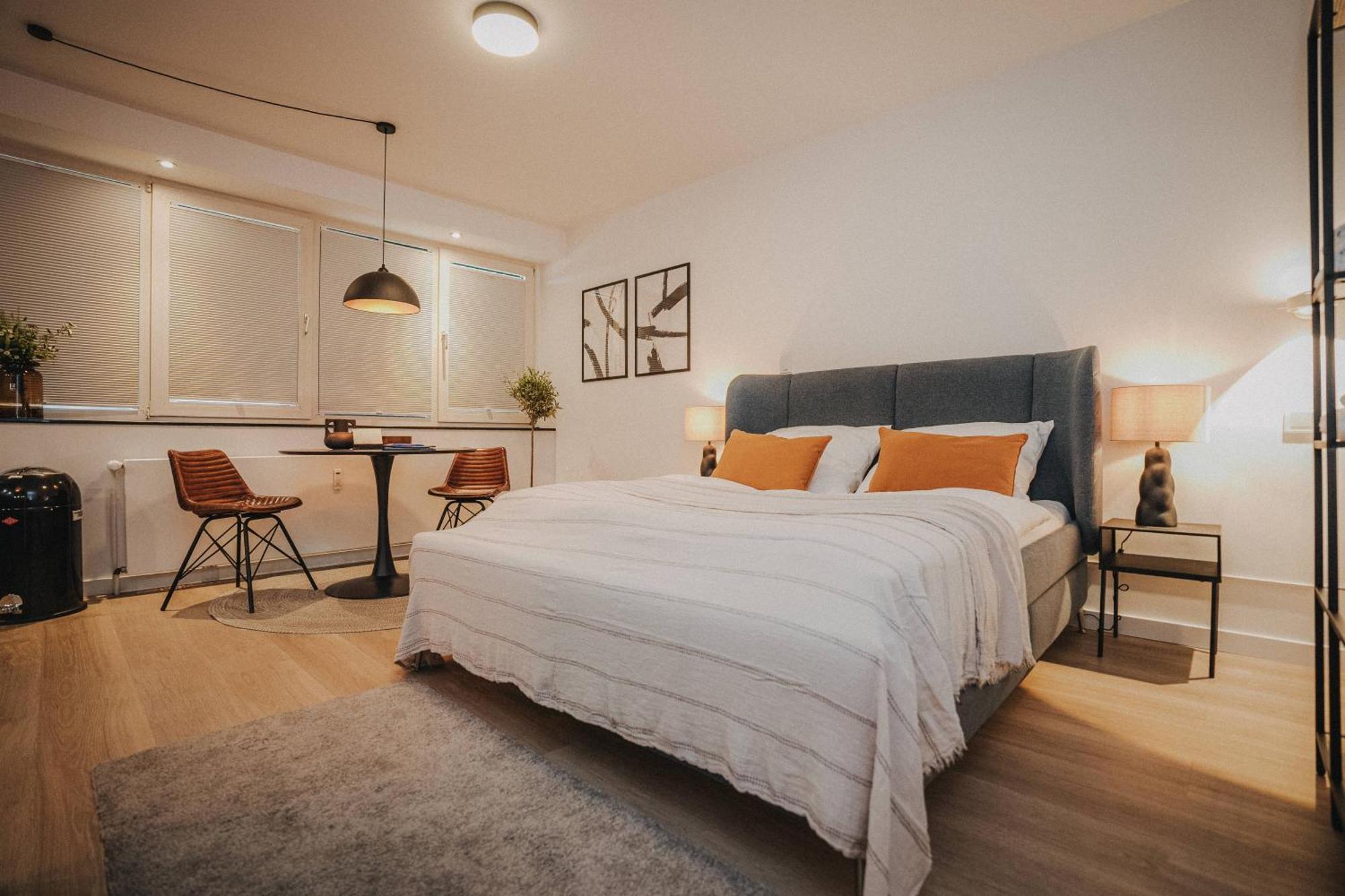 Downtown Apartment Mit Luxusbad Am Hafen Nur 5 Minuten Zu Fuss In Die Innenstadt Und Zum Bahnhof! Oldenburg Dış mekan fotoğraf