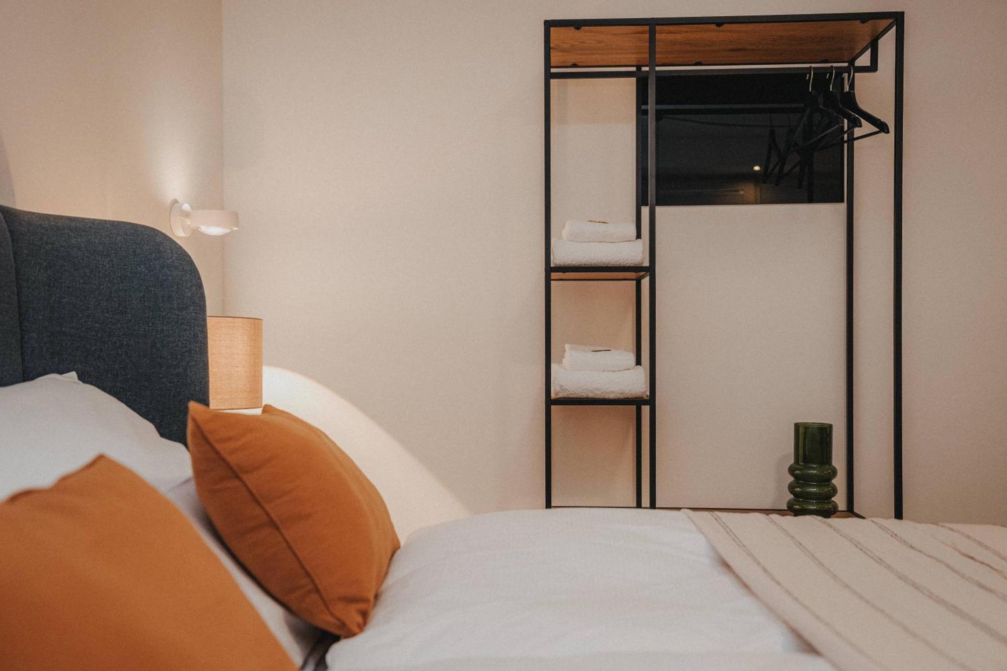 Downtown Apartment Mit Luxusbad Am Hafen Nur 5 Minuten Zu Fuss In Die Innenstadt Und Zum Bahnhof! Oldenburg Dış mekan fotoğraf